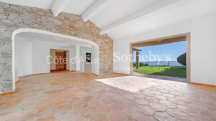 Image No.2-4 Bed Property for sale