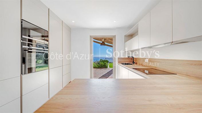 Image No.5-4 Bed Property for sale