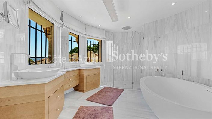 Image No.15-5 Bed Property for sale