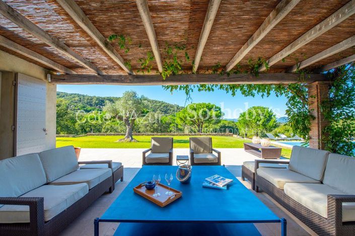 Image No.1-6 Bed Property for sale