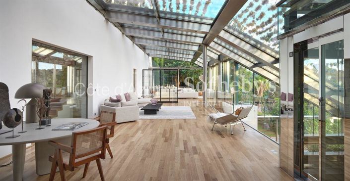 Image No.11-6 Bed Property for sale