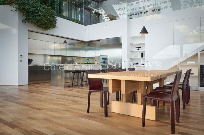 Image No.12-6 Bed Property for sale