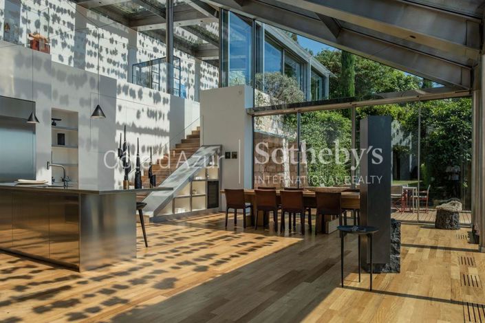 Image No.4-6 Bed Property for sale