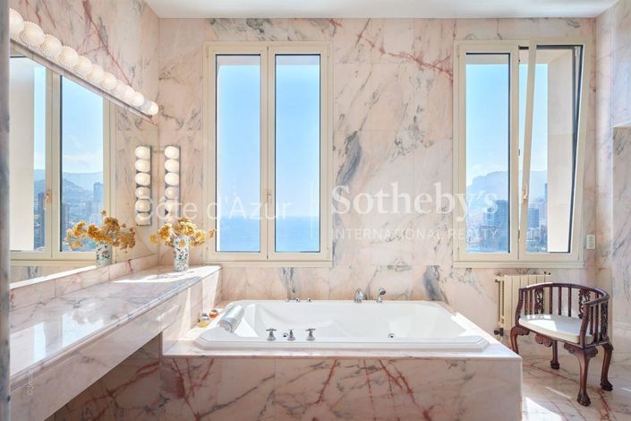 Image No.14-10 Bed Property for sale