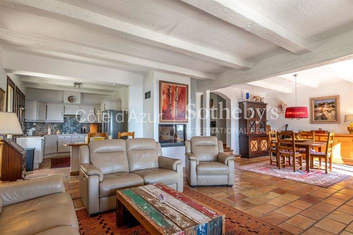 Image No.8-4 Bed House for sale