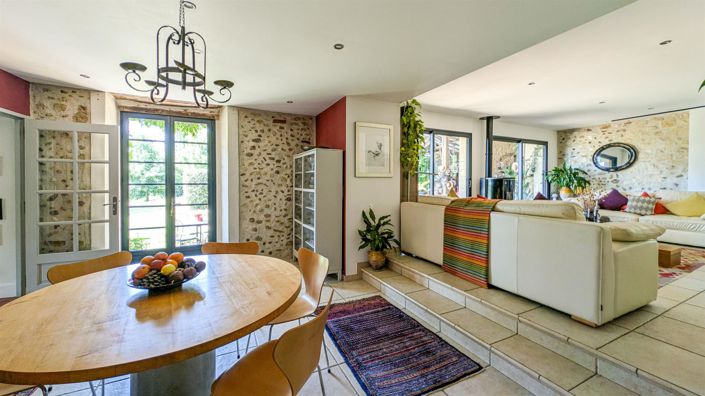 Image No.8-5 Bed House for sale