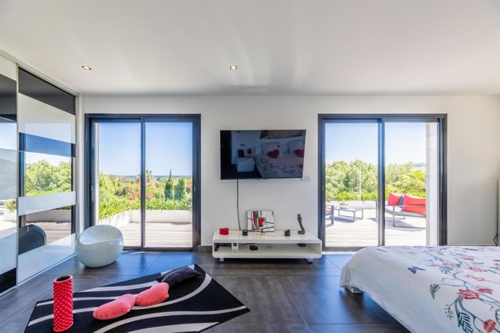 Image No.10-4 Bed House for sale