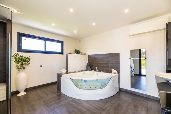 Image No.12-4 Bed House for sale