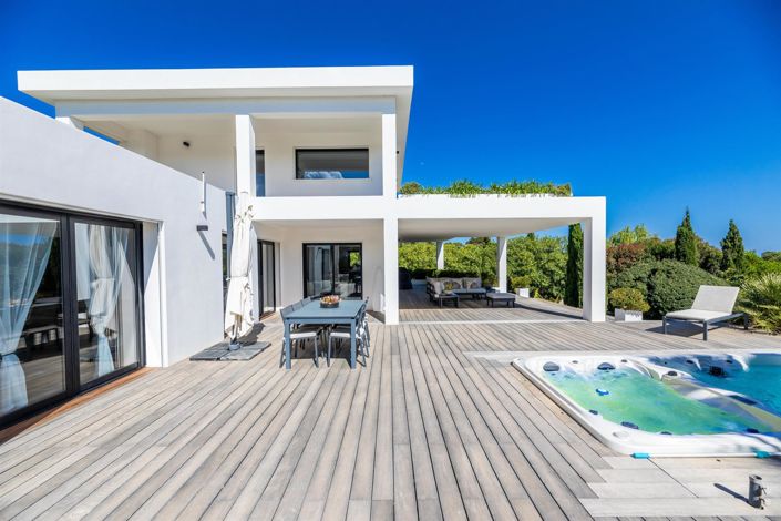 Image No.17-4 Bed House for sale