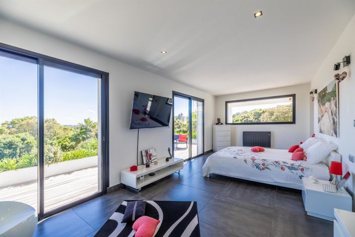 Image No.8-4 Bed House for sale