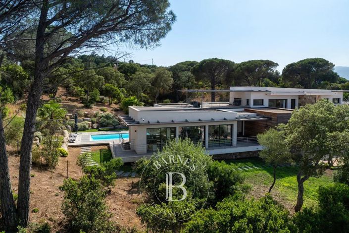 Image No.1-5 Bed House for sale