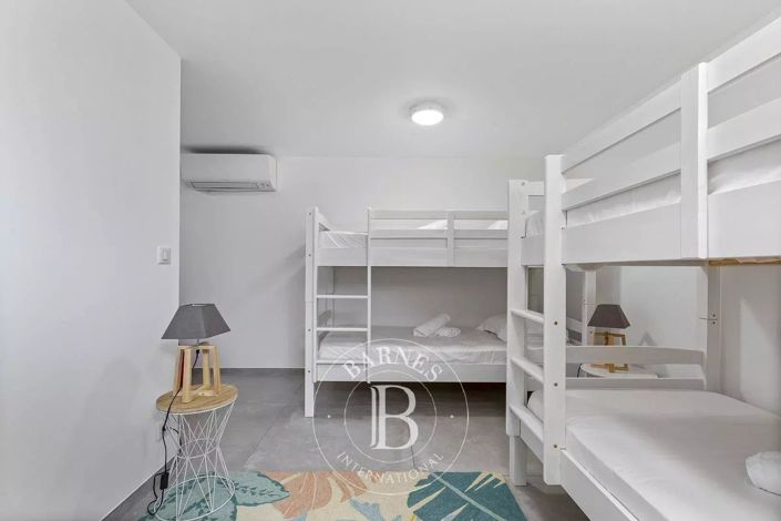 Image No.17-5 Bed House for sale