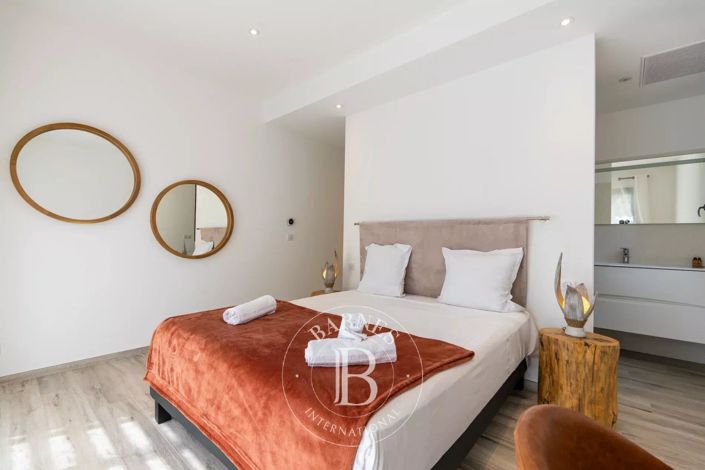 Image No.5-5 Bed House for sale