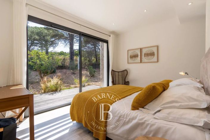 Image No.6-5 Bed House for sale