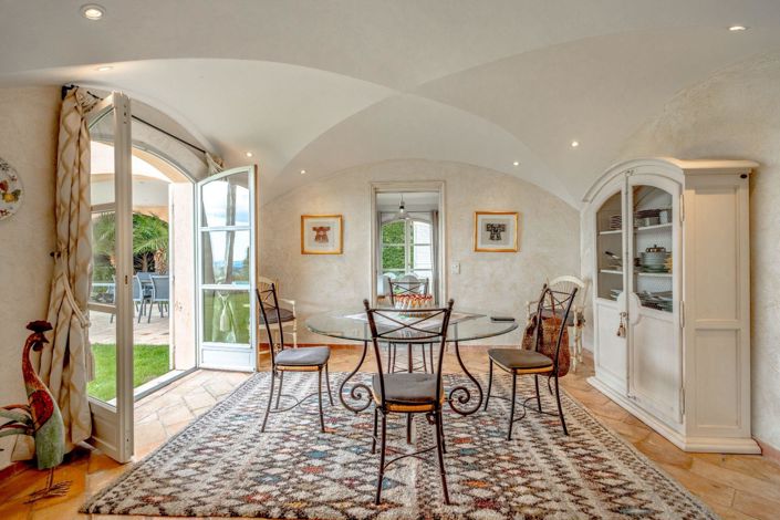 Image No.6-4 Bed House for sale