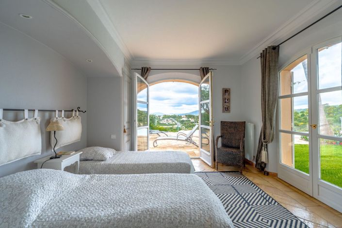 Image No.9-4 Bed House for sale