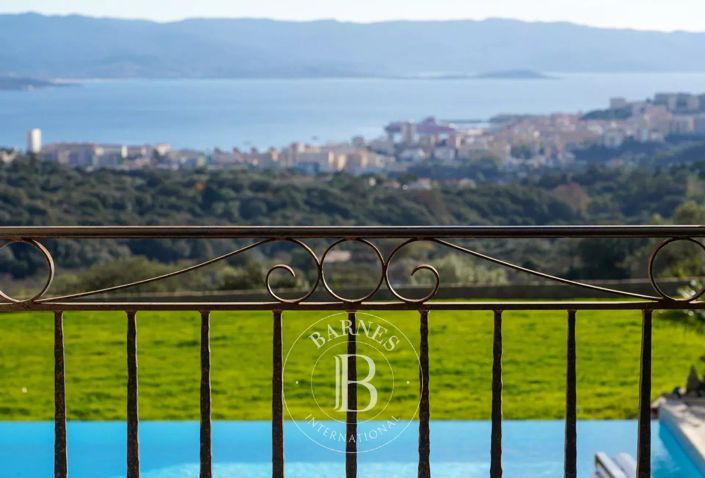 Image No.1-5 Bed House for sale