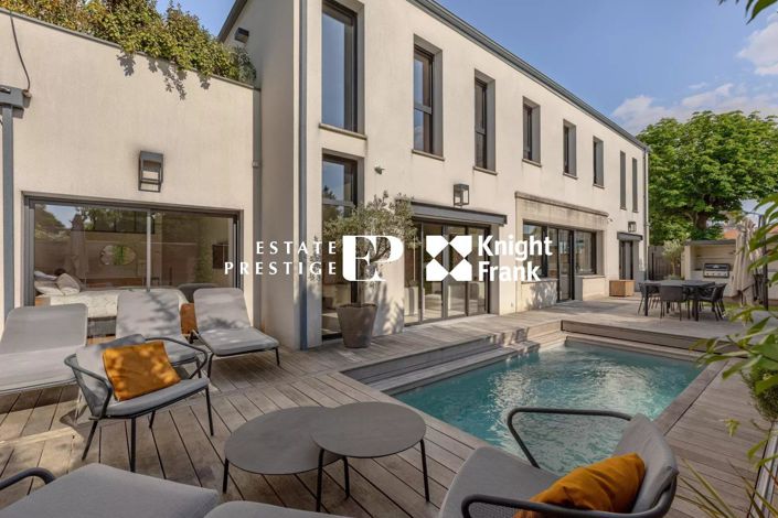 Image No.1-6 Bed House for sale