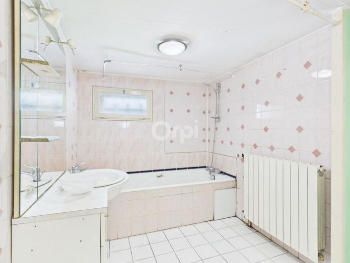 Image No.9-5 Bed House for sale