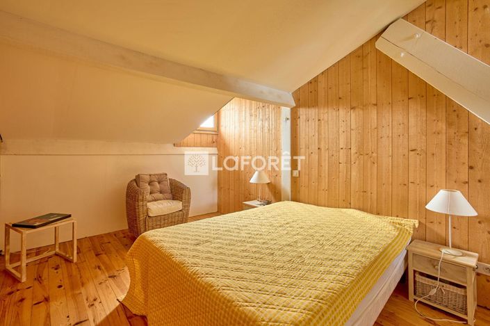 Image No.10-6 Bed Property for sale