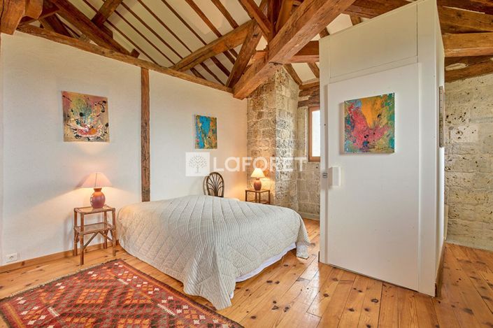 Image No.14-6 Bed Property for sale