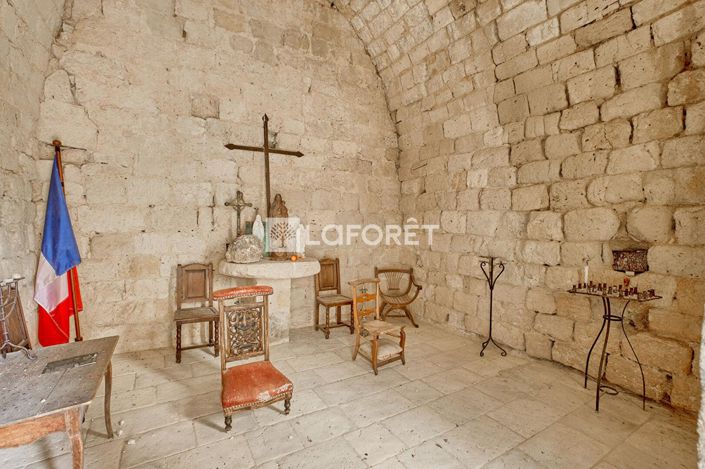 Image No.17-6 Bed Property for sale