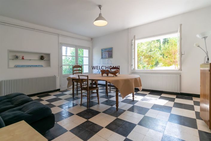 Image No.8-5 Bed House for sale