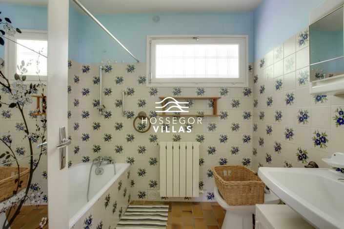 Image No.8-4 Bed House for sale