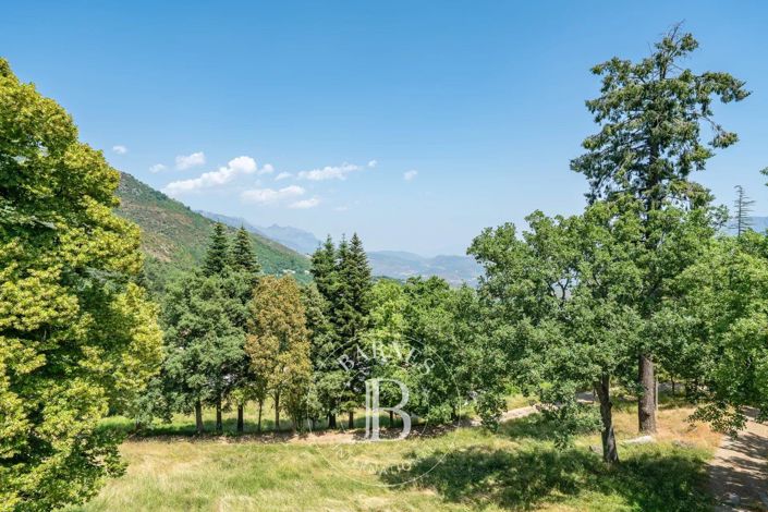 Image No.17-8 Bed House for sale