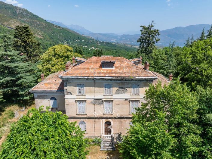 Image No.2-8 Bed House for sale