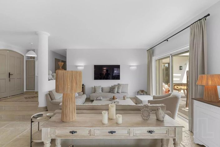 Image No.8-4 Bed House for sale