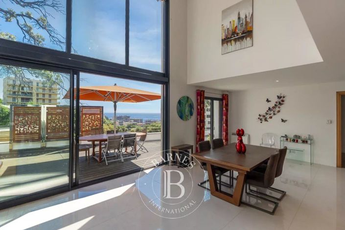Image No.1-4 Bed House for sale