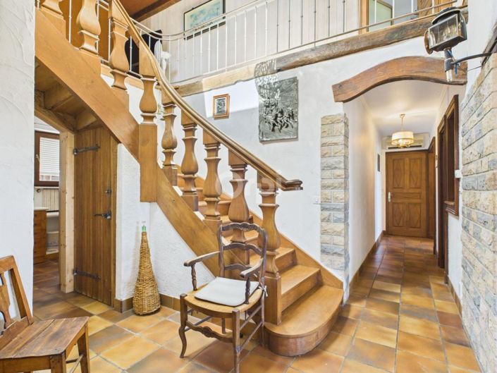 Image No.1-5 Bed House for sale