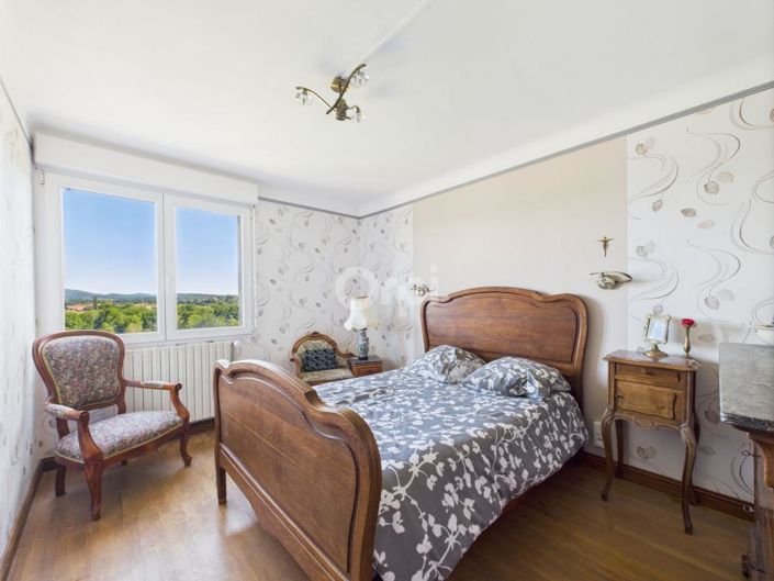 Image No.6-5 Bed House for sale