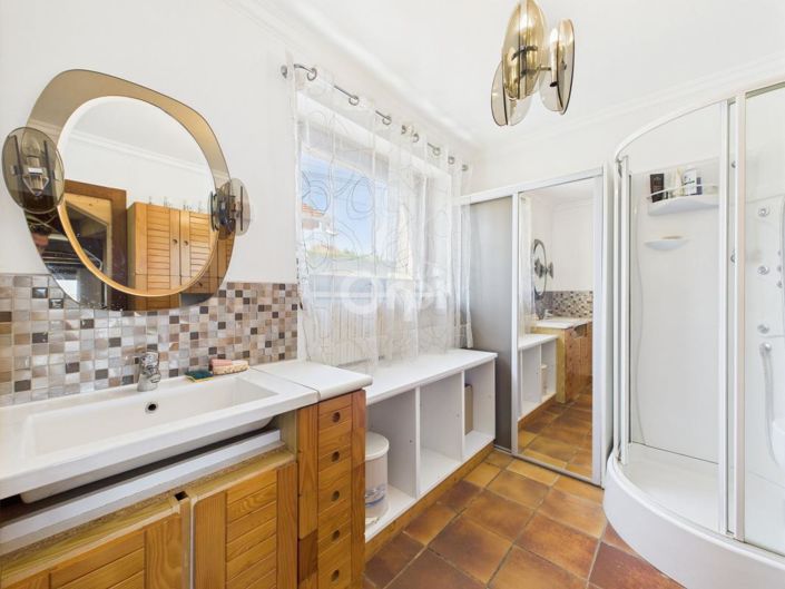 Image No.9-5 Bed House for sale