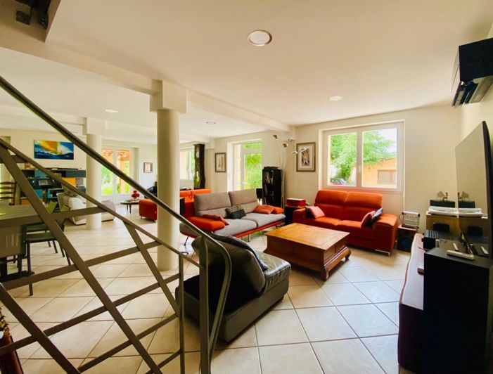 Image No.14-3 Bed House for sale