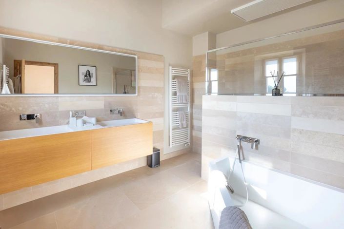 Image No.7-5 Bed House for sale