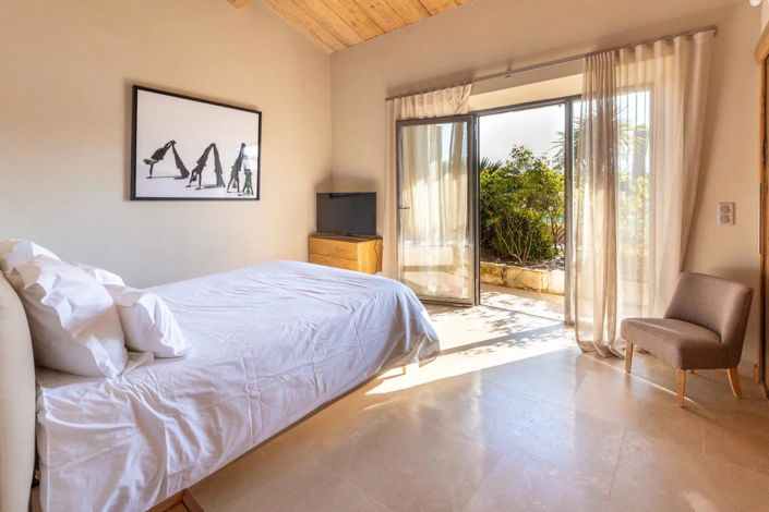 Image No.8-5 Bed House for sale