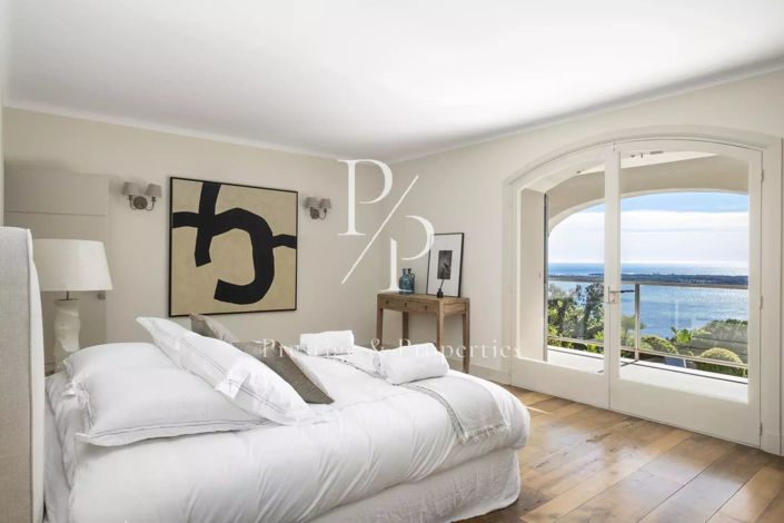 Image No.10-5 Bed House for sale