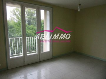 1 - Le Teil, Apartment