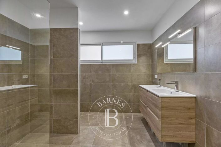 Image No.10-4 Bed House for sale