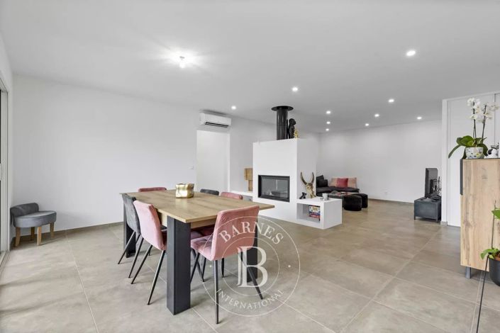 Image No.7-4 Bed House for sale