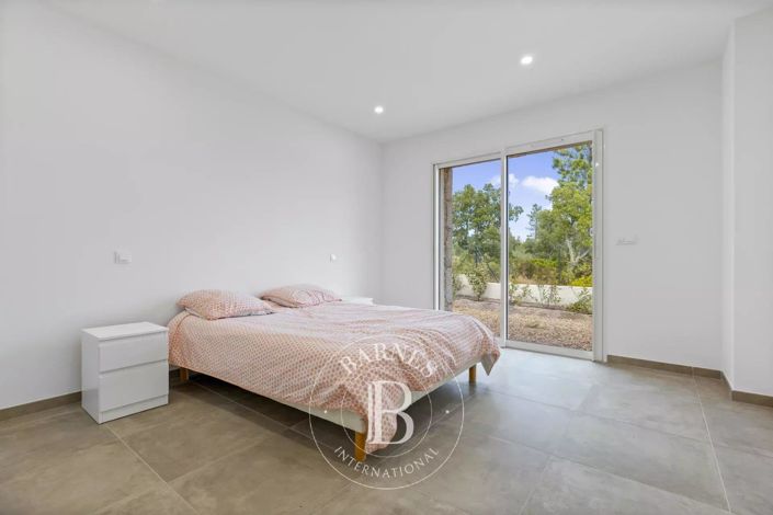 Image No.9-4 Bed House for sale