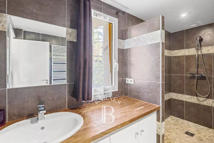 Image No.10-4 Bed House for sale