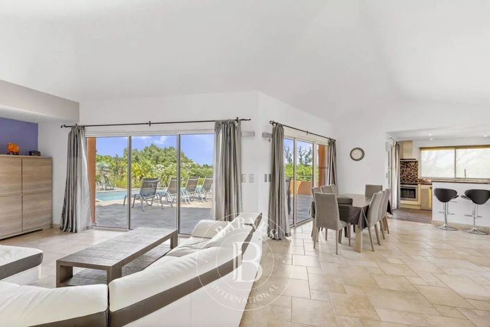 Image No.3-4 Bed House for sale