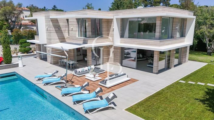 Image No.1-6 Bed House for sale