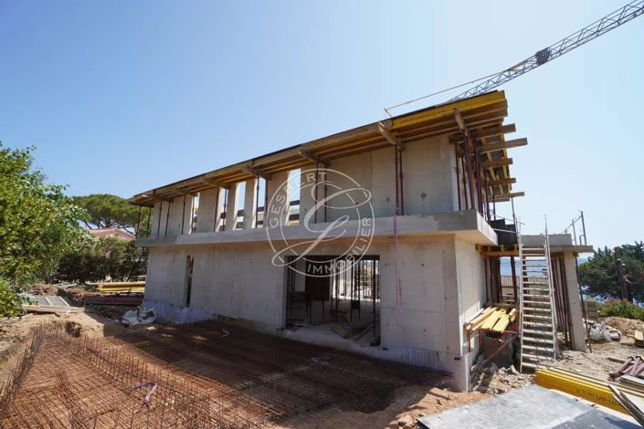 Image No.2-4 Bed House for sale