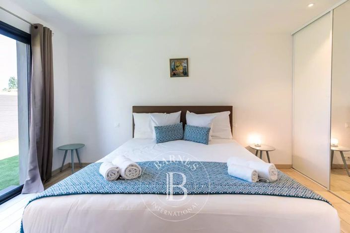 Image No.3-4 Bed House for sale