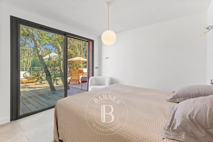 Image No.11-5 Bed House for sale