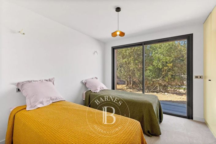 Image No.13-5 Bed House for sale